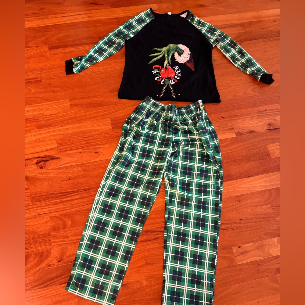 Christmas Crew Pajama Set size XL green, black red grinch, long sleeve long pant